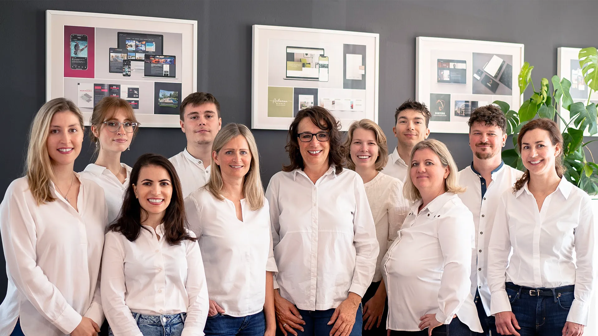 Group picture of the marketingarchitekten team